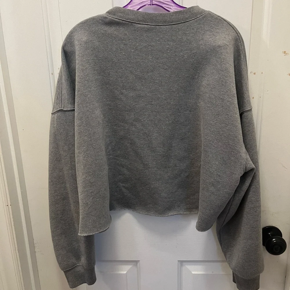 EUC Wild Fable Cropped Crewneck Sweatshirt in Heathered Gray - Sz Large - Picture 2 of 11